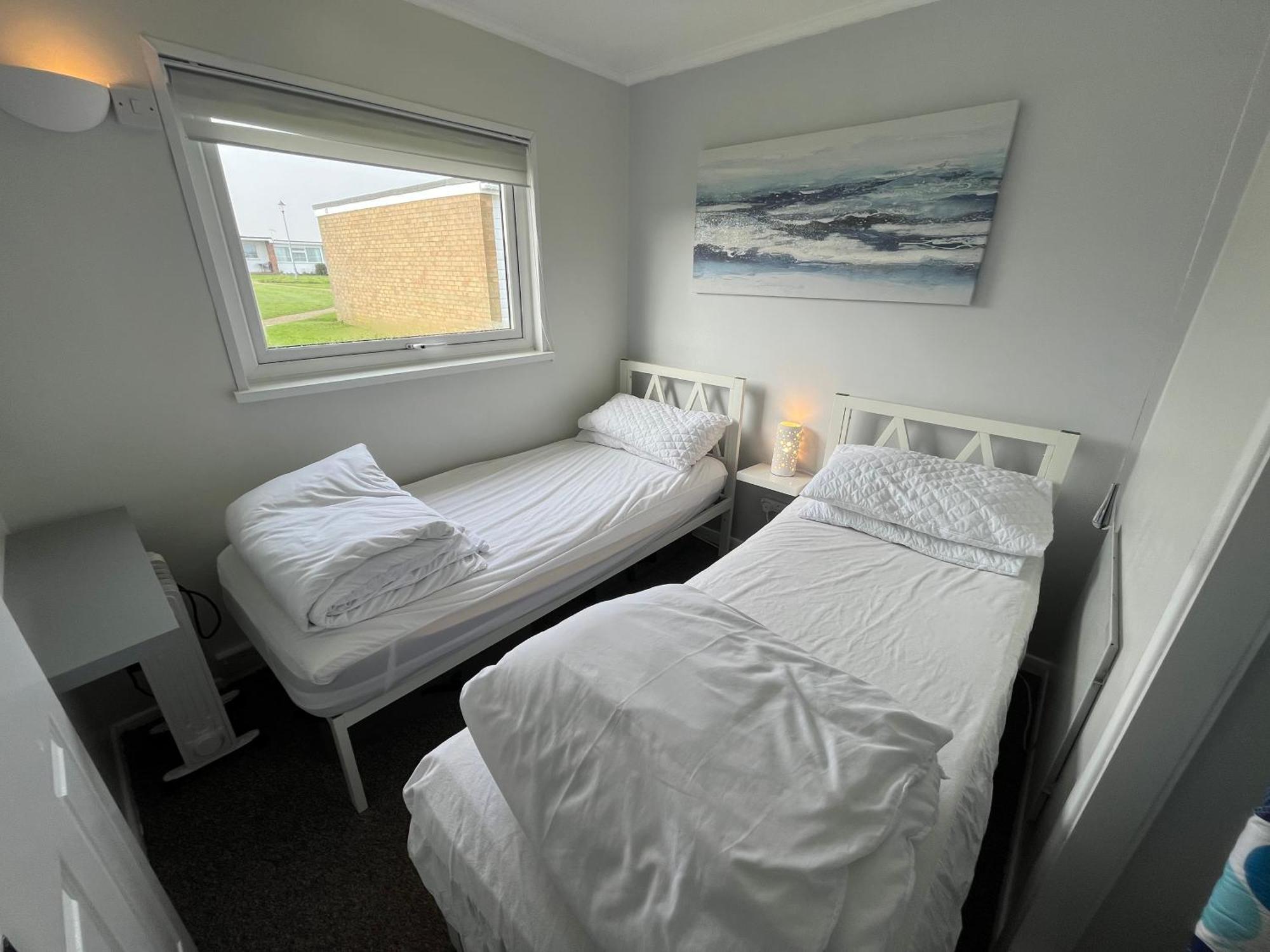 Beachcomber, Sunbeach, Scratby - Two Bed Chalet, Sleeps 4, Free Wi-Fi, Free Club Passes, Free Swimming And Pet Friendly Bagian luar foto